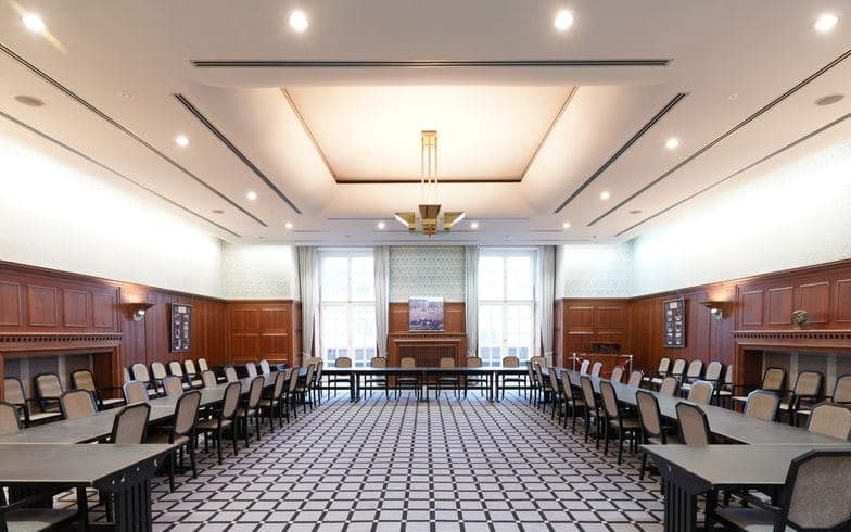 Gemeinschaftshaus Lichtenrade, Saal mit Bühne in Berlin-Tempelhof-Schöneberg